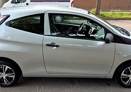 Toyota Aygo (X) Aygo (X) 1,0-l-VVT-i x x