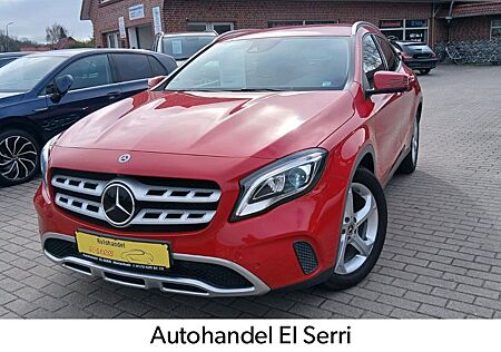 Mercedes-Benz GLA 200 LED-S,S-teilleder,Navi,RFK,PDC,++