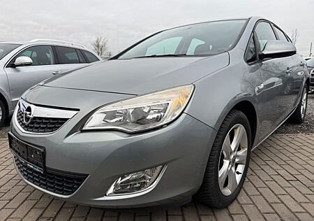 Opel Astra J 1.6 Benzin 116 PS sehr guter Zustand !