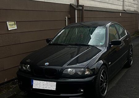 BMW 320i -