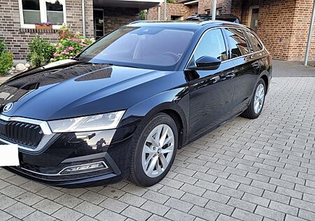 Skoda Octavia Kombi 2.0 TDI STYLE LED AHK SHZ ACC