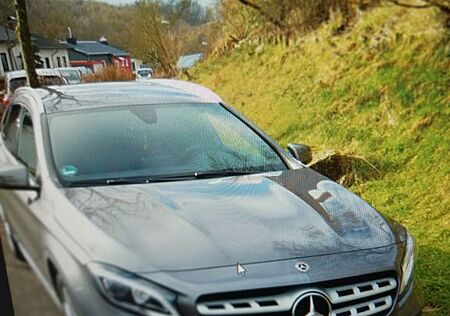 Mercedes-Benz GLA 180 DCT -