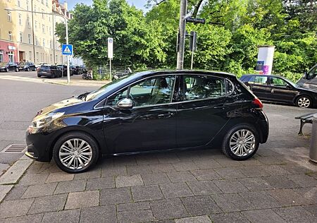 Peugeot 208 PureTech 82 Allure Allure