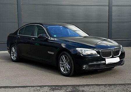 BMW 750 gebraucht kaufen BMW 750i xDrive - Voll/Getriebe Neu Service Neu