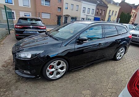Ford Focus 2,0 EcoBoost ST Turnier ST