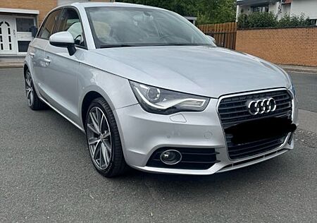 Audi A1 1.4 TFSI Sportback/ Xenon / Navi /