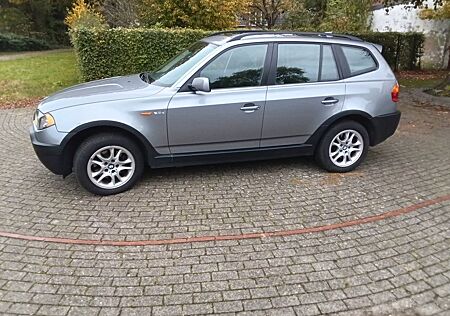 BMW X3 2.0d!!!Panorama! Navi! 4x4!top Wagen !!1Hand!