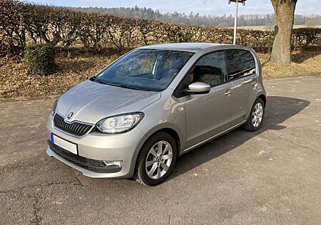Skoda Citigo CLEVER Green tec TÜV NEU! 8-fach bereift