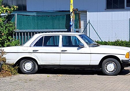 Mercedes-Benz 230