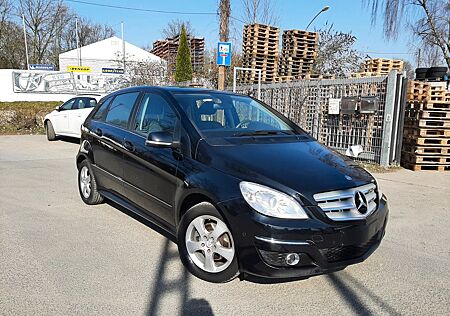 Mercedes-Benz B 200 -