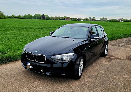BMW 118i -Navi, Klima, PDC, Garagenfahrzeug