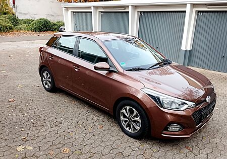 Hyundai i20 1.0 T-GDI 100PS 1 Hand, TÜV NEU!