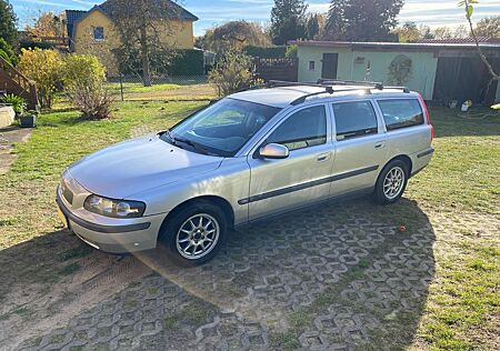 Volvo V70 2.4 - TÜV03/27, Allwetter, Dachbox, DAB+