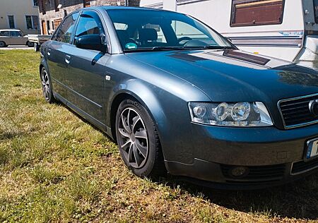 Audi A4 2.4 -