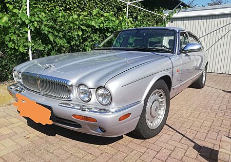 Jaguar Daimler 4 Liter V8 Langversion Einzelsitze X308