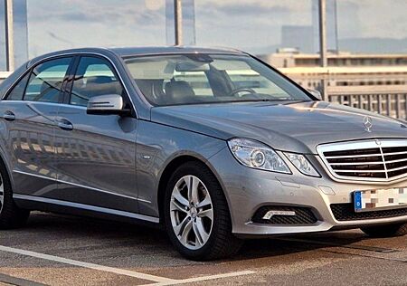 Mercedes-Benz E 350 CGI BlueEFFICIENCY AVANTGARDE Checkheft