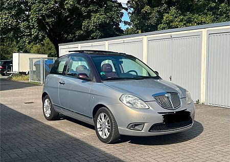Lancia Ypsilon 1.4 - Gepflegt - Tüv Aug. 27