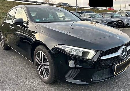 Mercedes-Benz A 180 A Limousine*BURMESTER*KAMERA*SiTZBELÜFTUNG