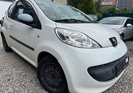 Peugeot 107 Filou 8-Fach bereift !
