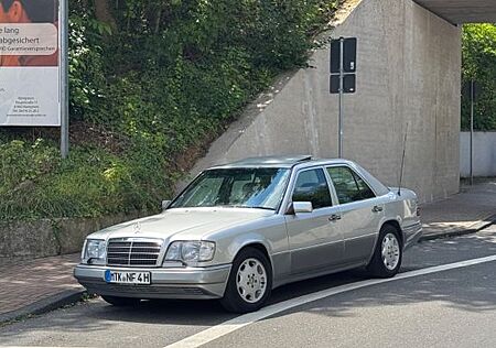 Mercedes-Benz E 280 W124 Sportline Oldtimer Leder Klima Schieb
