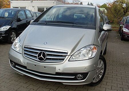 Mercedes-Benz A 200 ELEGANCE Automatik / Comand