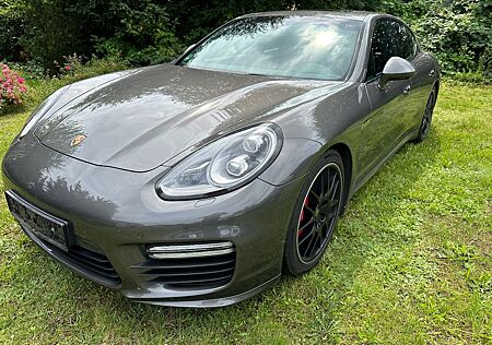 Porsche Panamera Turbo