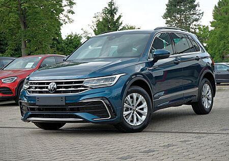 VW Tiguan Volkswagen R-Line ACC+/ANSCHLUSSGAR. /1.H/STANDHEI