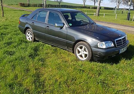 Mercedes-Benz C 180 ELEGANCE - Oldtimer mit dem gewissen Extra