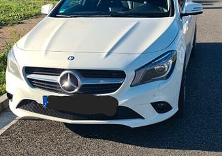 Mercedes-Benz CLA 180 -