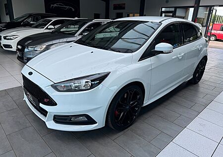Ford Focus Lim. ST / Navi / Klimaautomatik