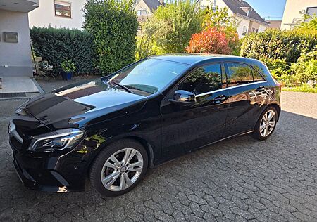 Mercedes-Benz A 180 SCORE! SCORE!