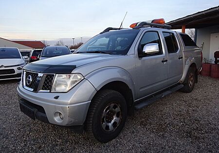 Nissan Navara 2.5 dCi Pickup Doppelkabine Premium 4X4