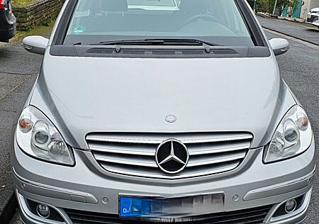 Mercedes-Benz B 200 -