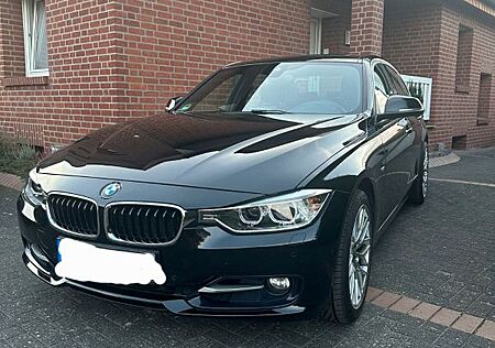 BMW 320i xDrive Sport Line