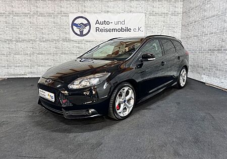 Ford Focus Turnier ST 2.0 EcoBoost / LED/CAM/NAVI