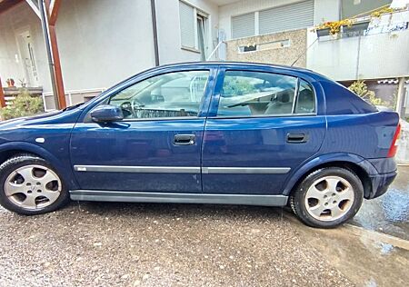 Opel Astra 1.6 -