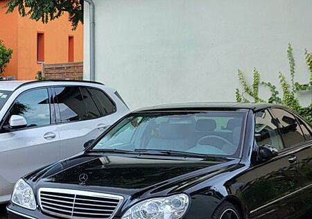Mercedes-Benz S 320 Schöne S-Klasse in schwarz