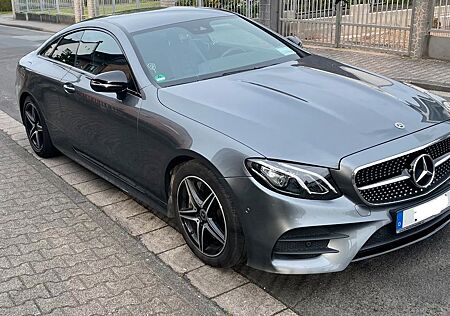 Mercedes-Benz E 300 300 Coupé AMG Line 245 PS Night Paket