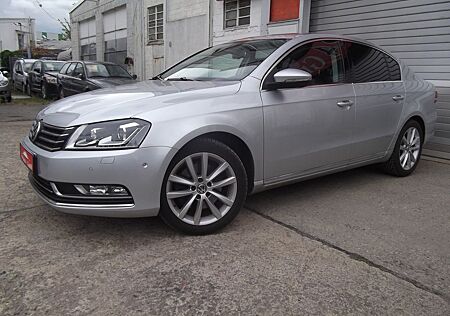 VW Passat Volkswagen 1,8i Highline Autom, Navi, Leder