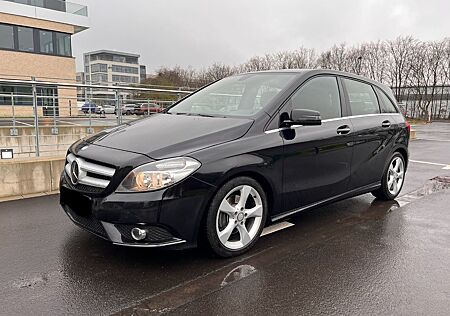 Mercedes-Benz B 180 7G-DCT AMG Paket Automatik Schaltwippen
