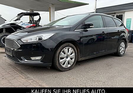Ford Focus Turnier Titanium*Xenon*PDC*Navi*ALU