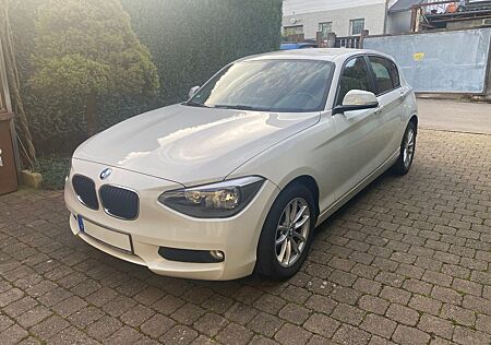 BMW 116i Navi PDC Sitzheizung Klima