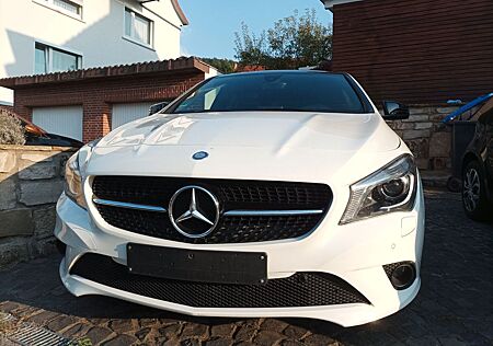 Mercedes-Benz CLA 200 Shooting Brake Night Navi Panorama 18"