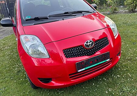 Toyota Yaris 1,0-l-VVT-i Team Team