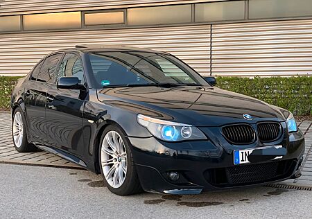BMW 523i -