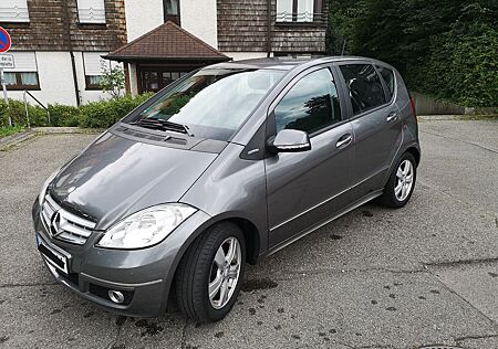 Mercedes-Benz A 180 AVANTGARDE BLUEefficiency