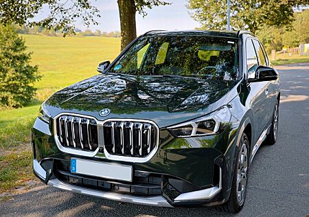 BMW iX1 xDrive30 - xLine/HUD/ParkPlus/DriveProf/LED