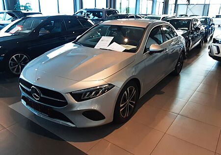 Mercedes-Benz A 180 Autom Kamera Navi Winter-Paket LED