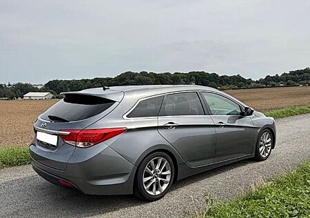 Hyundai i40 gebraucht kaufen Hyundai i40 cw 1.7 CRDi Premium 100kW Automatik Premium