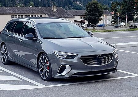 Opel Insignia 2.0 BiTurbo GSI HeadUp Massage 4x4
